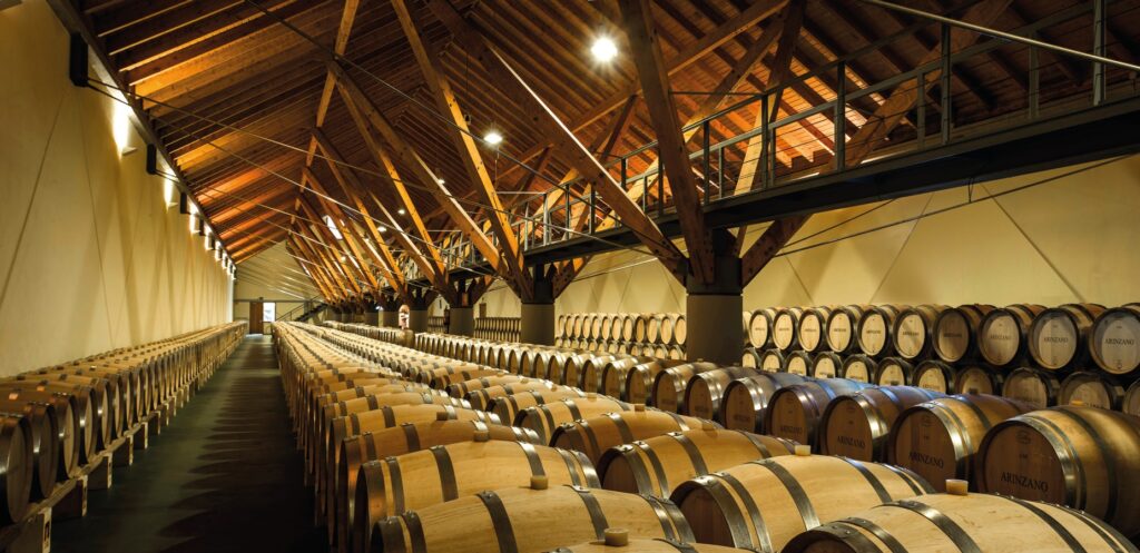 Zona de barricas de Bodegas ARínzano