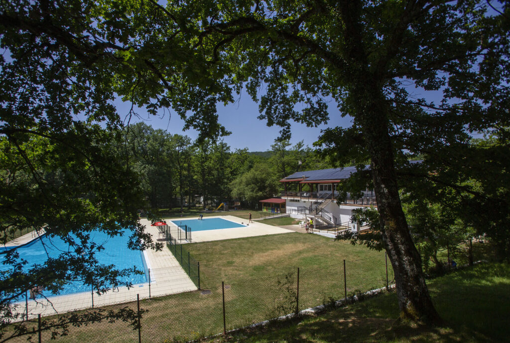 camping_etxarri_piscina_2500
