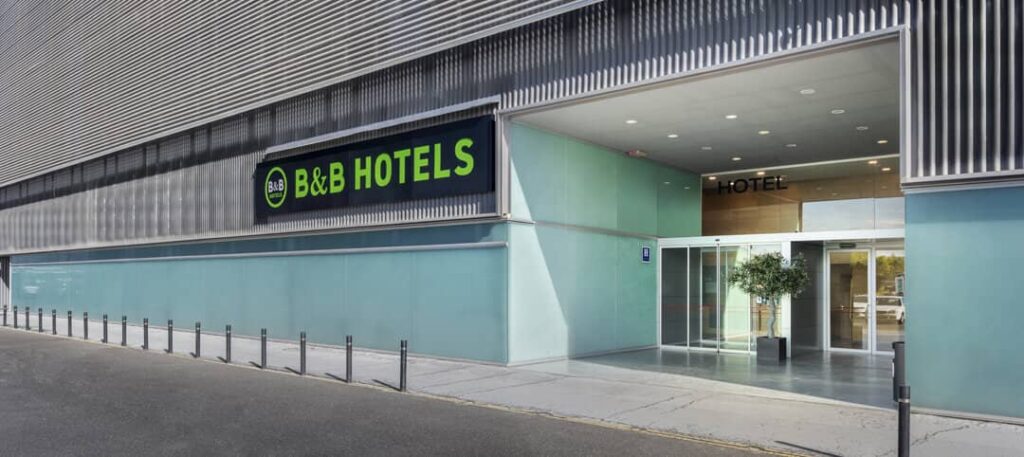 Entrada al Hotel B&B las cañas