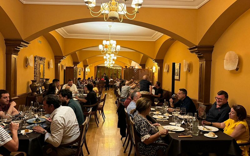 Comedor del restaurante con gente