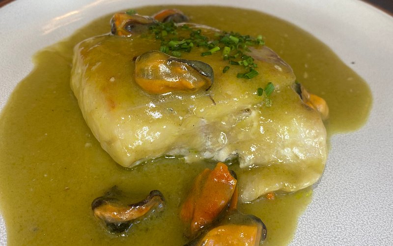 Plato de merluza en salsa