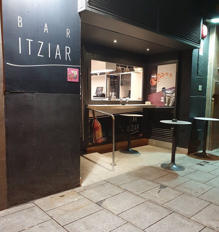 Entrada al restauante Itziar