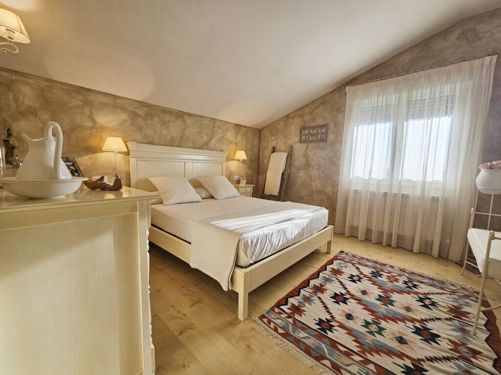 Habitación con cama doble