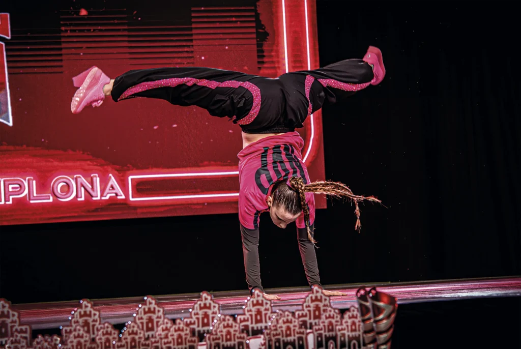 Bailarina actuando en el Campeonato de Danza moderna y urbana Ciudad de Pamplona.