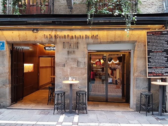 Entrada del restaurante casa otano