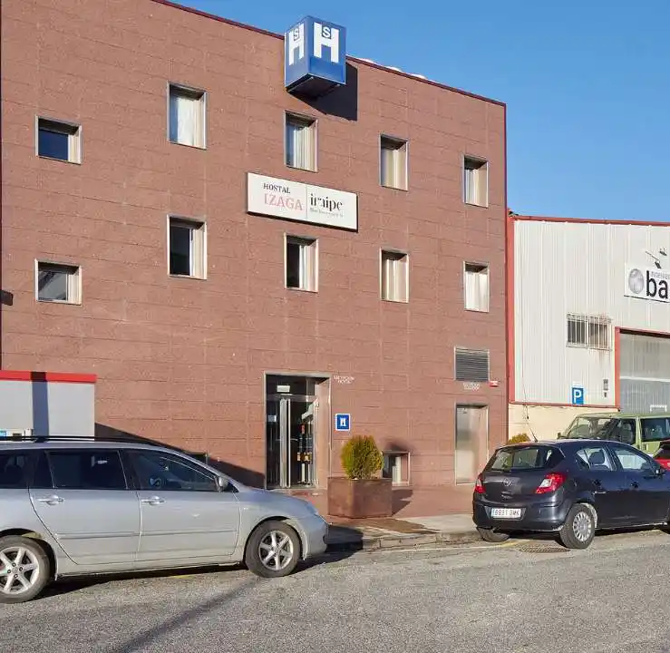 Edificio donde se encuentra el Hostal Izaga