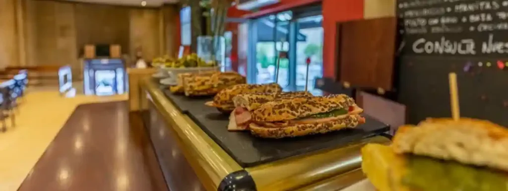 Barra de pinchos del Bar Rex Casa de Comidas