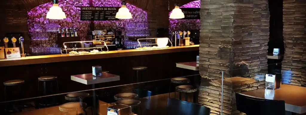 Interior de La PIedra Birrería Trattoria
