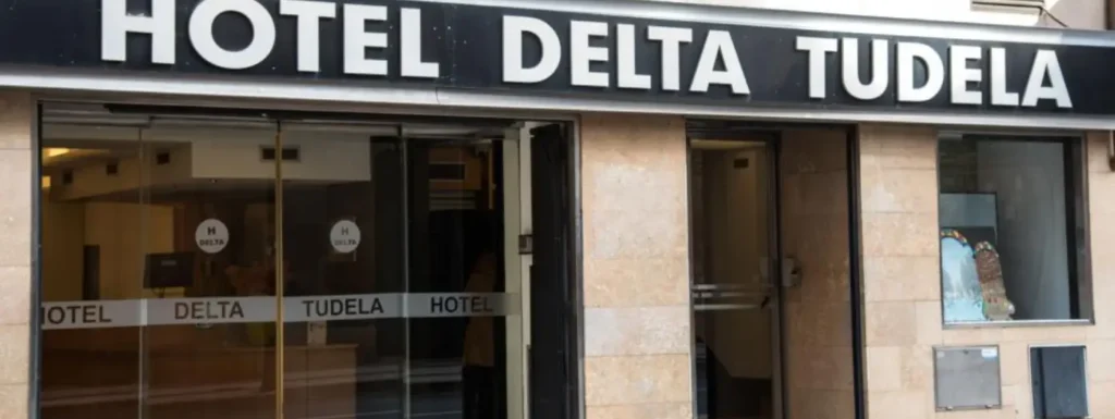 Entrada del Hotel Delta de Tudela