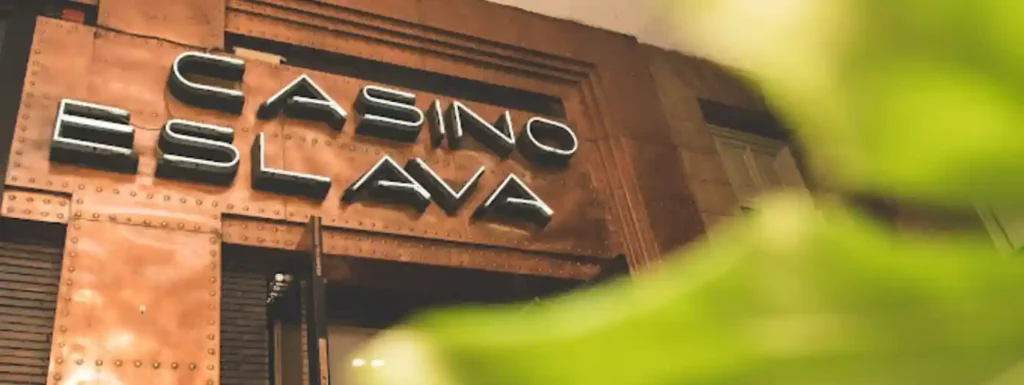 Fachada del Casino Eslava de Pamplona