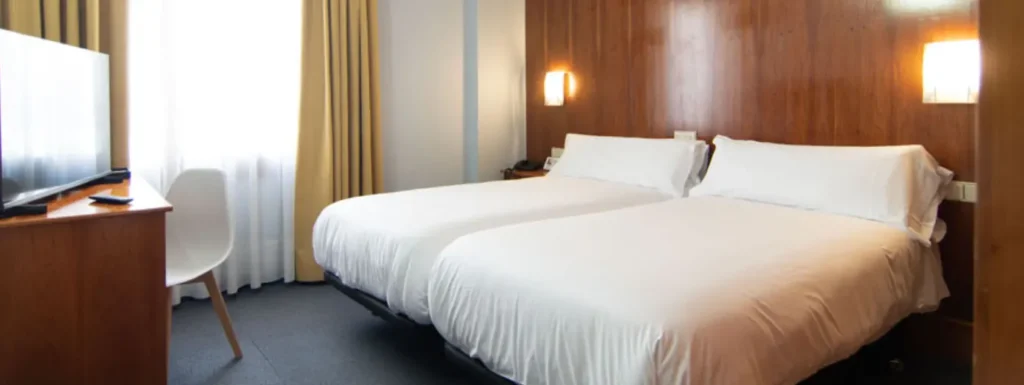habitación doble con camas individuales del hotel beratxa