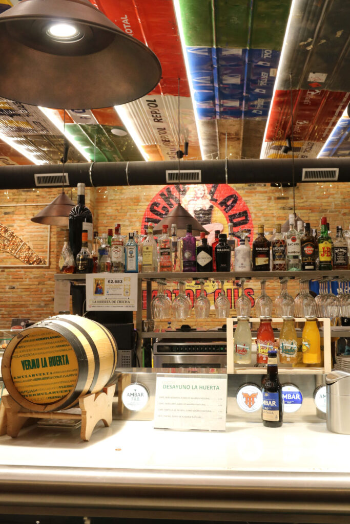 Barra del bar en el el Restaurante La Huerta de Chicha