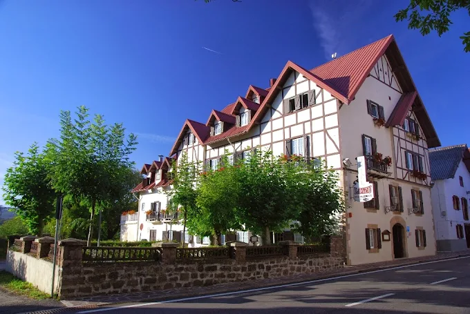 Fachada del Restaurante Loizu de Burguete