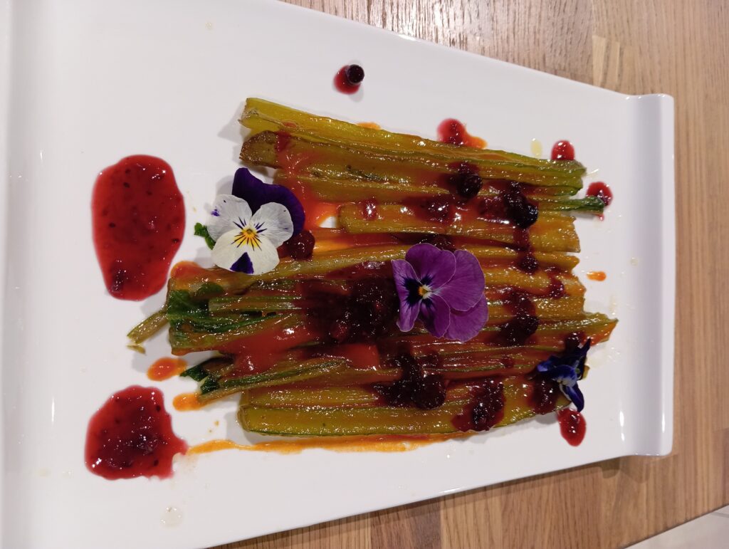 Plato de Verduras frescas de Navarra del Restaurant Bar El Txoko del Sadar