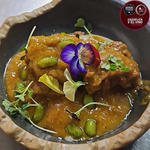 Carrillera de cerdo guisada con parmentier de patata y castañas y edamames fritos