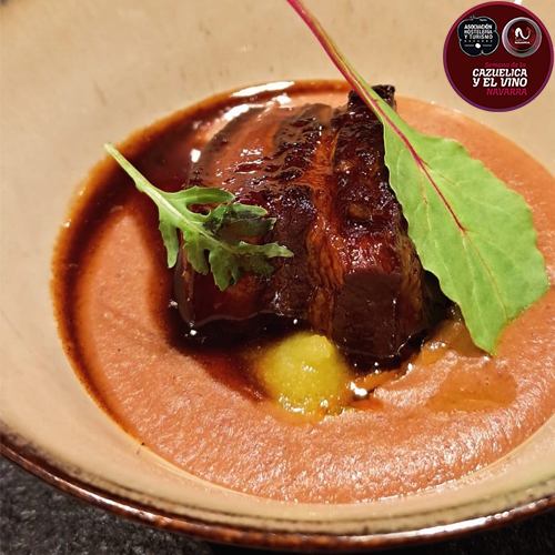 Unión culinaria vasco-japones persigue la esencia de lo natural, entrelazando los matices de dos culturas para asombrar al paladar, incluso atreviéndose a inventar encuentros entre ingredientes que rara vez se cruzan en la tradición japonesa.