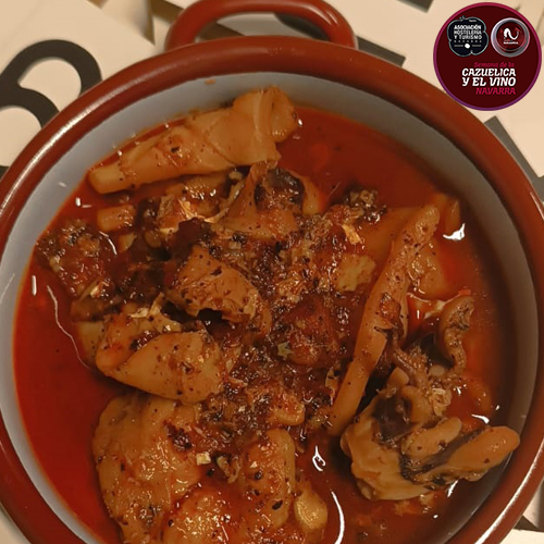 Mi padre de Xixon, mi madre de Madrid…pues la cazuelica igual! Mar y montaña de chipirones y kokotxas en un guiso como mis amigos: enamorado de los callos.