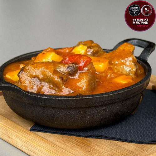 Rabo de ternera en salsa bizkaina con pimientos de cristal