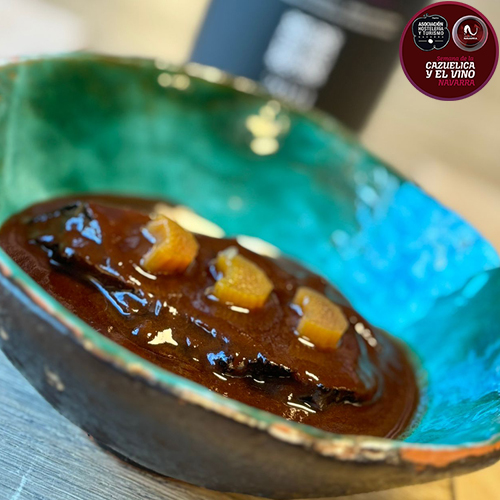 Carrillera de ternera estofada con vainilla bourbon y anís estrellado sobre parmentier de apio nabo y ruibarbo confitado.