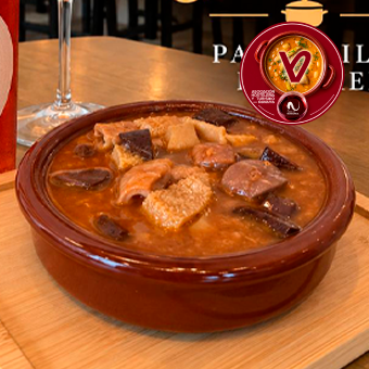 Patorrillo, un guiso ligado a la tradición pastoril y al aprovechamiento del cordero. Esta cazuelica rinde homenaje a Achen Jiménez y a su legado en la cocina navarra.