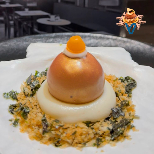 La Joya del Yoldi es un ejercicio de síntesis y elegancia. Presentamos una concha marina donde la vista engaña al paladar: Rellena de vieira,txangurro, langostino y verduras.