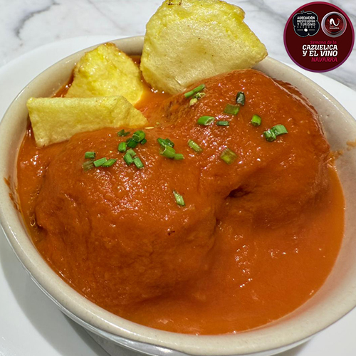albóndigas caseras de la abuela, elaboradas con cerdo ibérico y su salsita de tomate casero