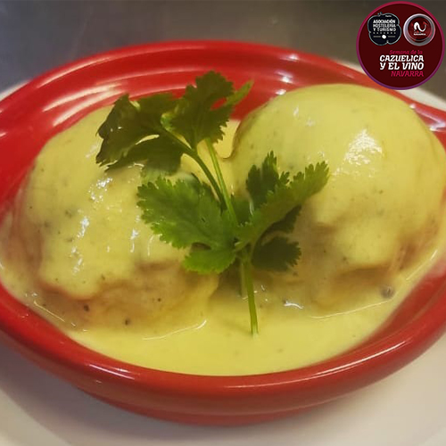 albóndigas de cazón y gambas con salsa de jamón ibérico