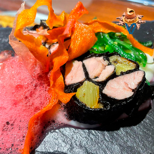 Nuestro pincho está elaborado a base de productos navarros , con una fusión de sabor del mar y la tierra con una combinación de tres técnicas de cocción.