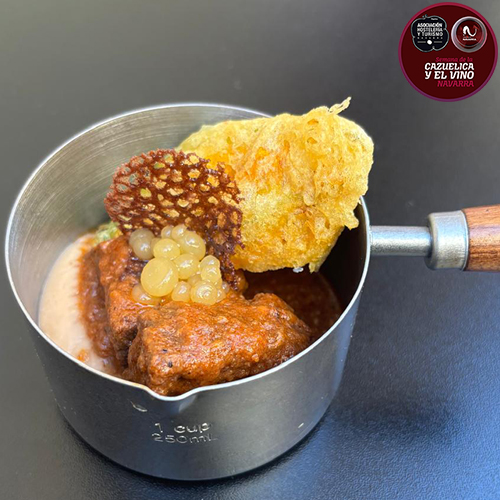 Ragoût de Jabalí con cremoso de castañas y crujiente de cacao amargo
