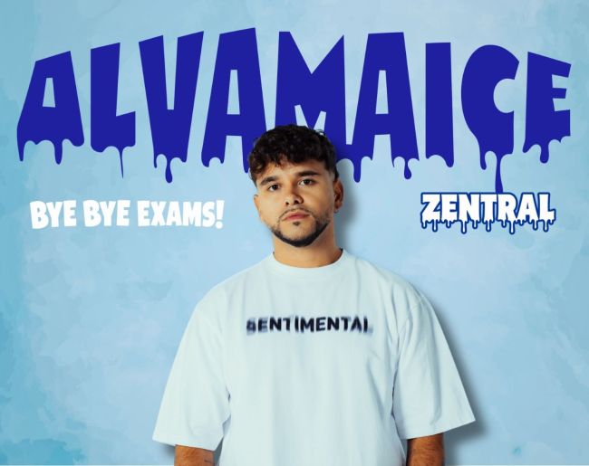 Imagen del espectáculo Alvama Ice, un joven posa bajo el título del evento