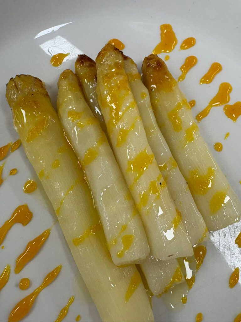 Plato de espárragos del Restaurnate Topero de Tudela