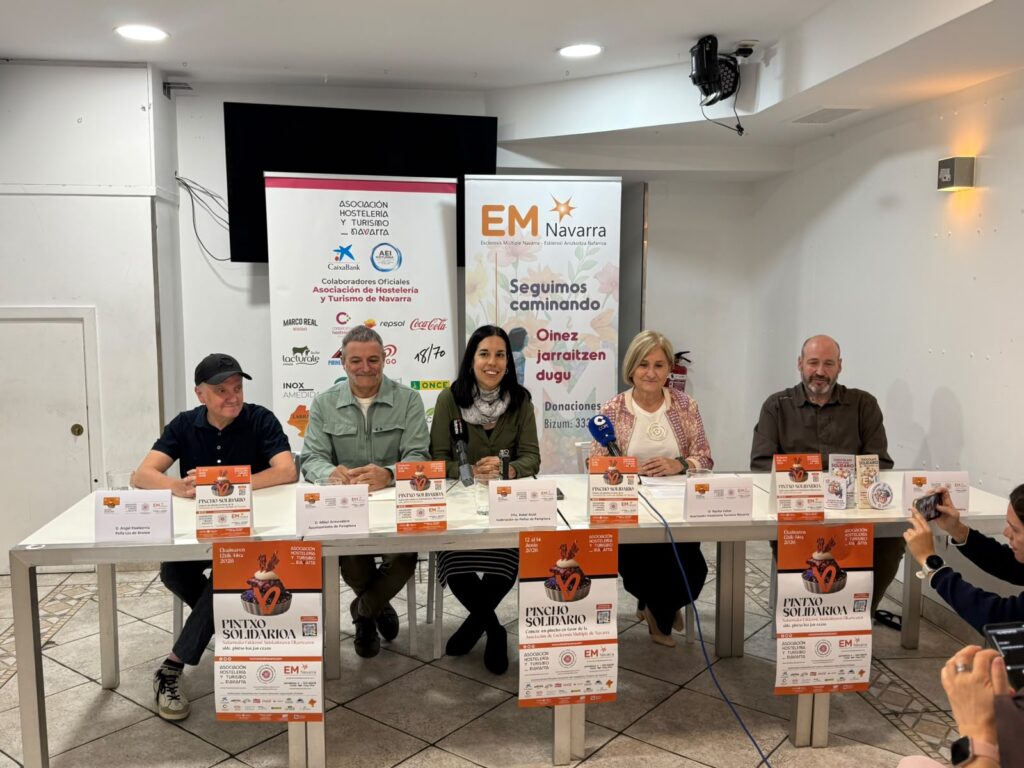 Presidencia de la Rueda de Prensa de presentación de Pincho Solidario. Angel Etxeberría, Peña Los de Bronce. Mikel Armendariz, Ayuntamiento de Pamplona. Rakel Arjol, Federación de Peñas. Piluka Unzu, Asociación de Hostelería y Turismo de Navarra. Luismi Saragüeta, EM Navarra