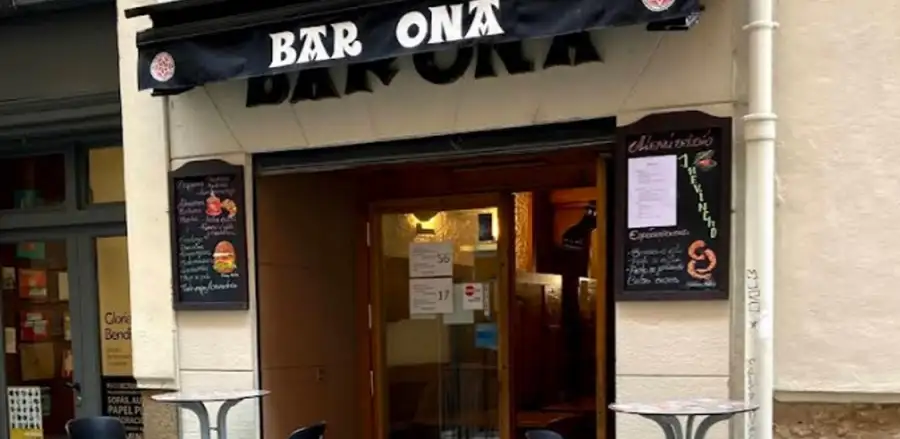 Entrada del establecimiento en la calle san gregorio