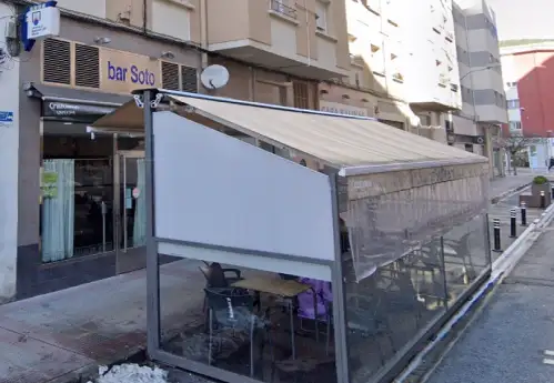 Fachada y terraza del establecimiento