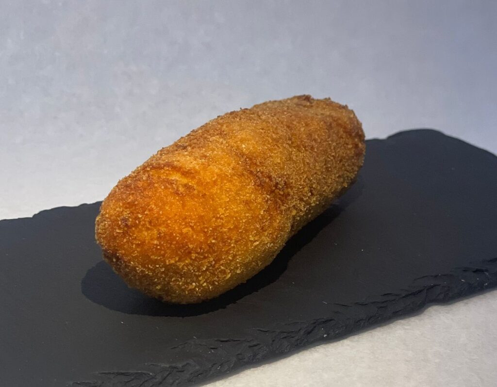 Croqueta de jamón serrano del Café Iruña de Pamplona
