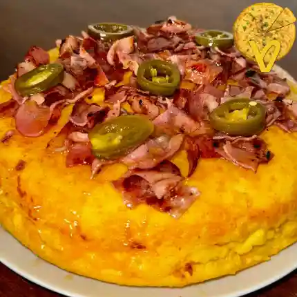Toretilla La Chingona con patata, huevos, bacacon, cheddar, jalapeños y miel del Bar El Secreto de Ripa de Burlada