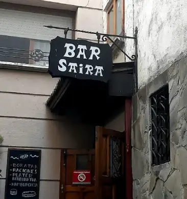 Cartel de la entrada del bar Saira