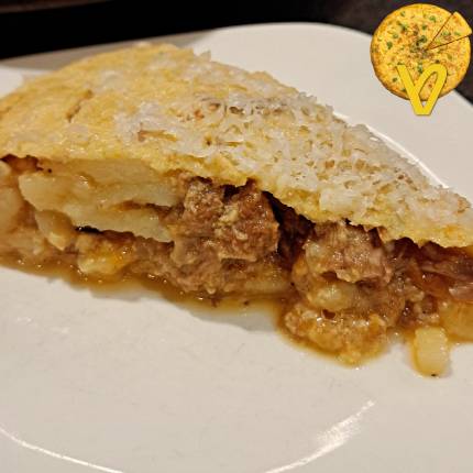Tortilla la desmechada del Bar Ulzama de Pamplona, contiene aguja de ternera cocinada a baja temperatura con verduritas, huevos y patata