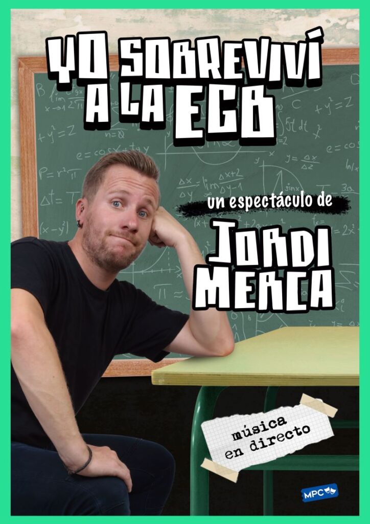 Cartel promocional del espectáculo “Yo sobreviví a la EGB”, de Jordi Merca, con música en directo. La imagen recrea un ambiente escolar, con una pizarra llena de fórmulas, una mesa de aula y una estética gráfica muy llamativa, en blanco y negro con contornos gruesos. En primer plano aparece el protagonista sentado con gesto irónico y desenfadado, reforzando el tono humorístico del espectáculo. El conjunto transmite nostalgia escolar, comedia generacional y una propuesta pensada para conectar con quienes vivieron aquella etapa educativa.